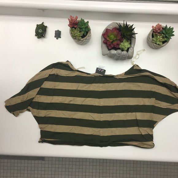 Striped Crop Short Sleeve Crop Top - Picture 2 of 5